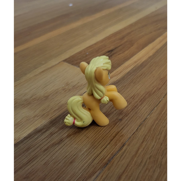 My Little Pony Mini Figure Applejack Orange Earth Pony Hasbro Blind Bag - Picture 3 of 10